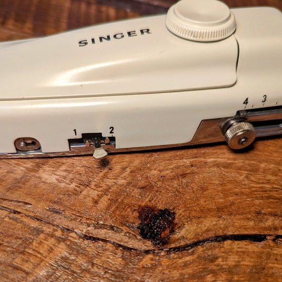 Singer Buttonholer Various Sizes - Picture 12 of 14